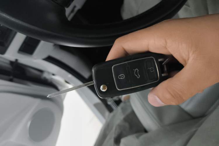 Used FORTHING Joyear S50 2017 1.6L CVT Luxury Model Vehicle Key