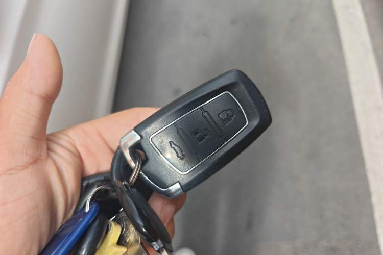 Used FORTHING Joyear S50 2017 2.0L Manual Luxury Version Vehicle Key