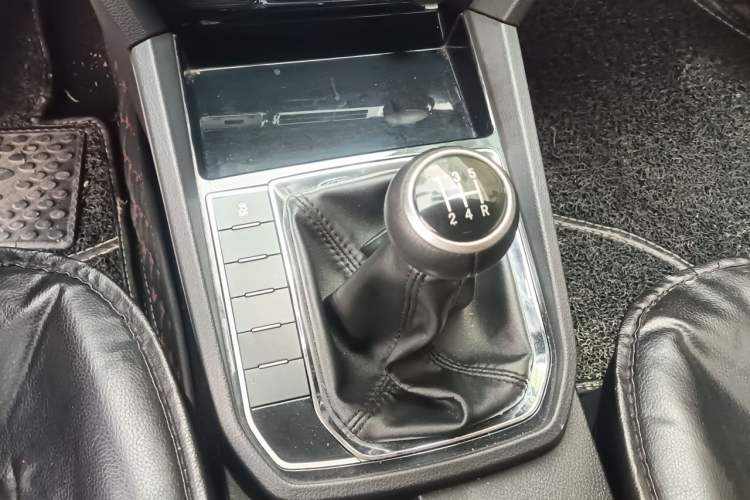 Used FORTHING Joyear S50 2019 1.6L Manual Luxury Model Gear Lever