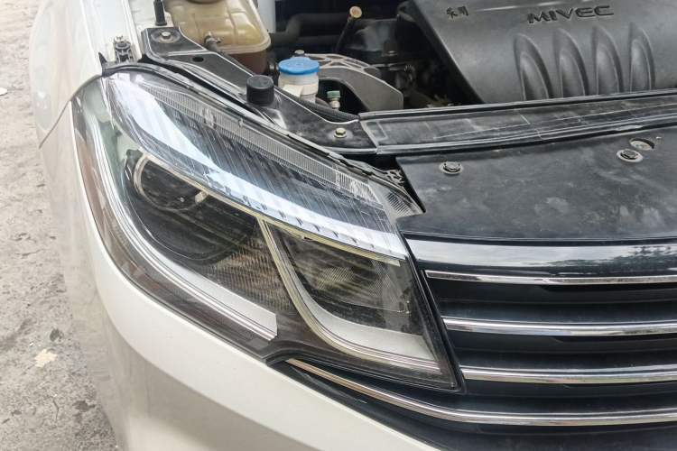 Used FORTHING Joyear S50 2019 1.6L Manual Luxury Model Right Front Headlight