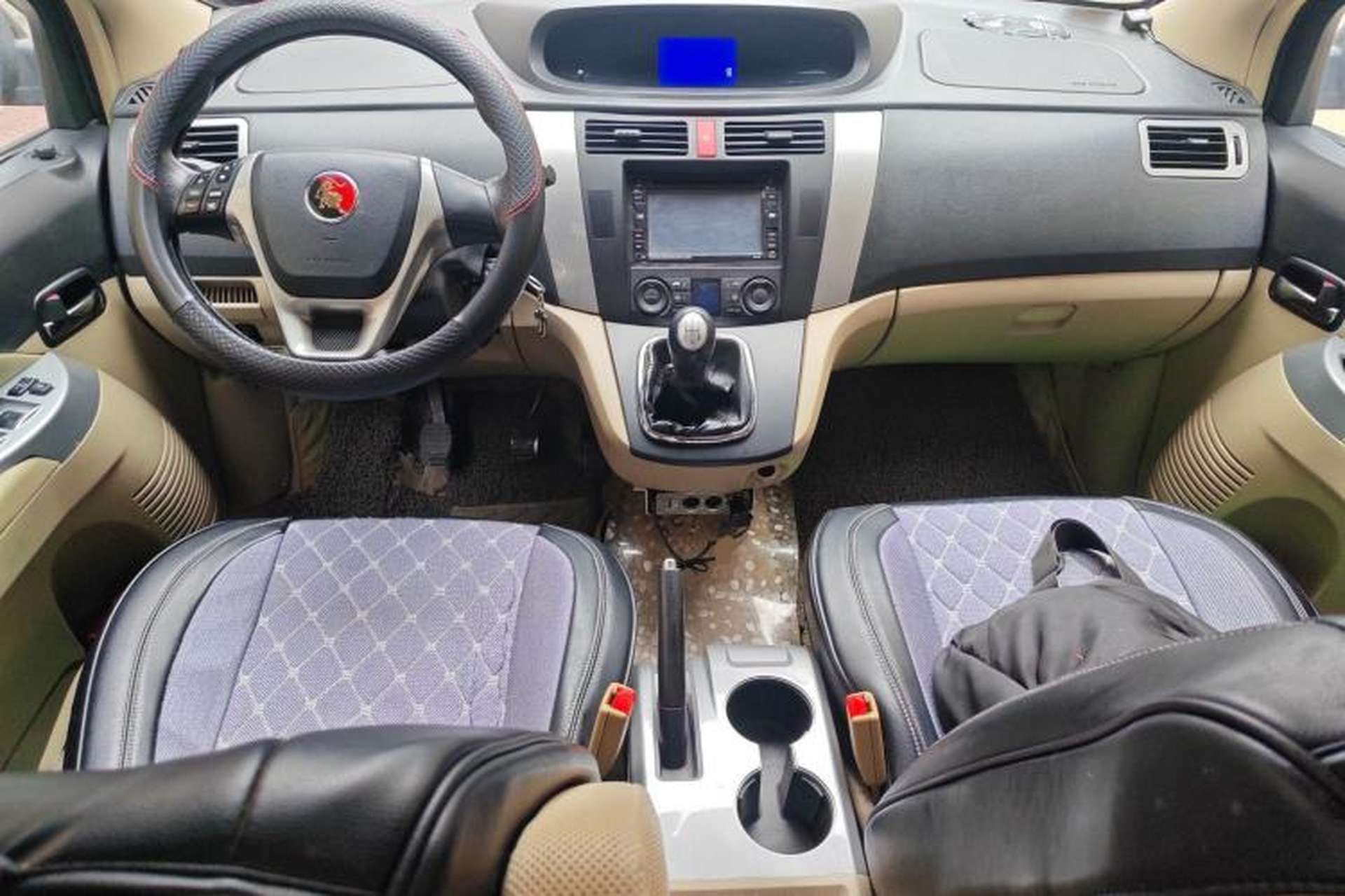 Used FORTHING Joyear SUV 2012 1.6L Luxury Model Center Console