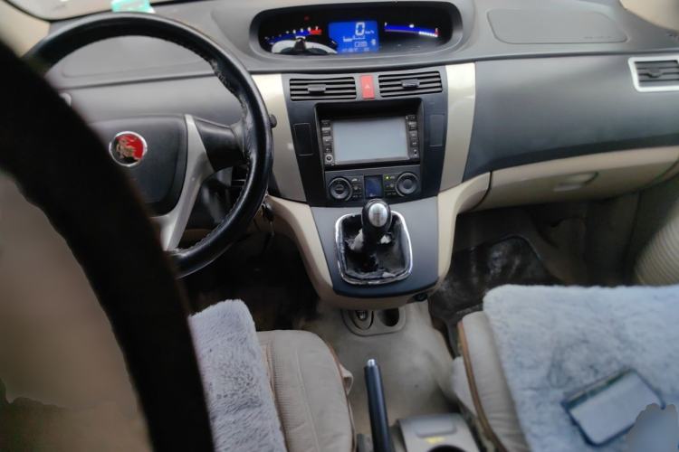 Used FORTHING Joyear SUV 2012 1.6L Luxury Model Center Console