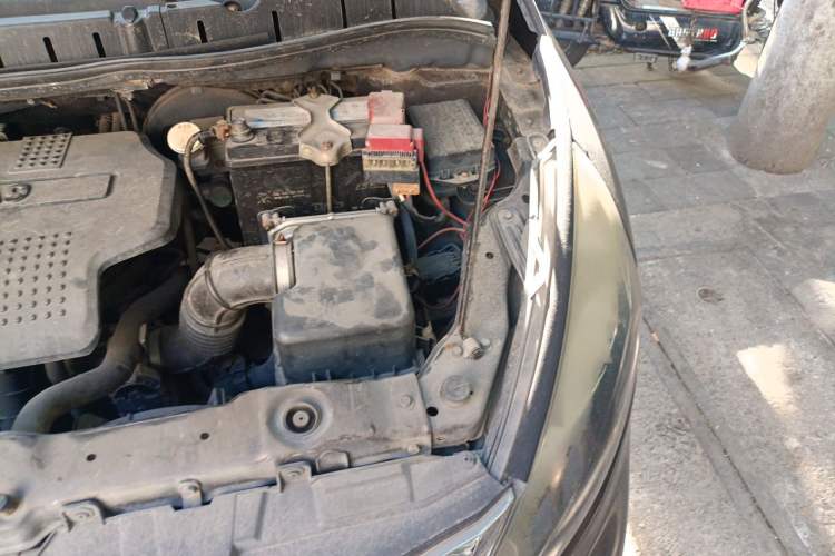 Used FORTHING Joyear SUV 2012 1.6L Luxury Model Engine Bay Left