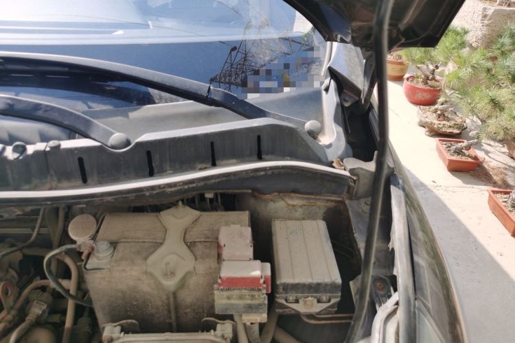 Used FORTHING Joyear SUV 2012 1.6L Luxury Model Engine Bay Left