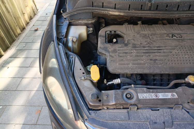 Used FORTHING Joyear SUV 2012 1.6L Luxury Model Engine Bay Right