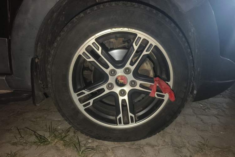 Used FORTHING Joyear SUV 2012 1.6L Comfort Model Right Front Wheel Hub