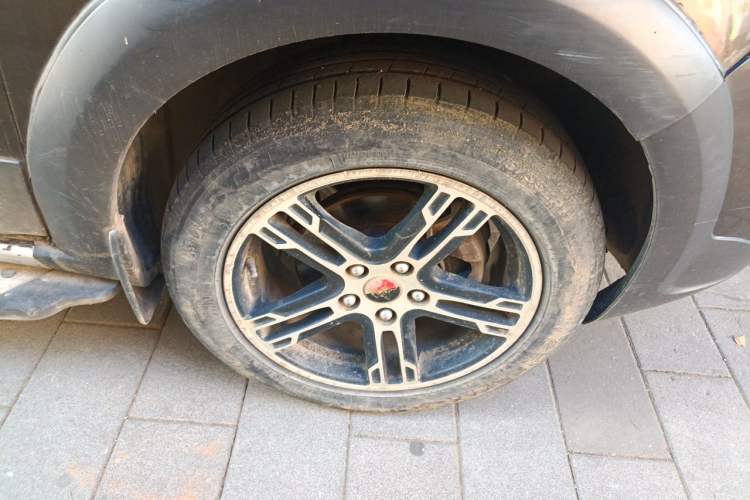 Used FORTHING Joyear SUV 2012 1.6L Luxury Model Right Front Wheel Hub