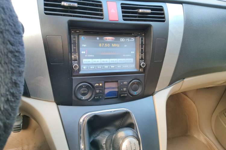 Used FORTHING Joyear SUV 2012 1.6L Luxury Model Audio And AC Panel