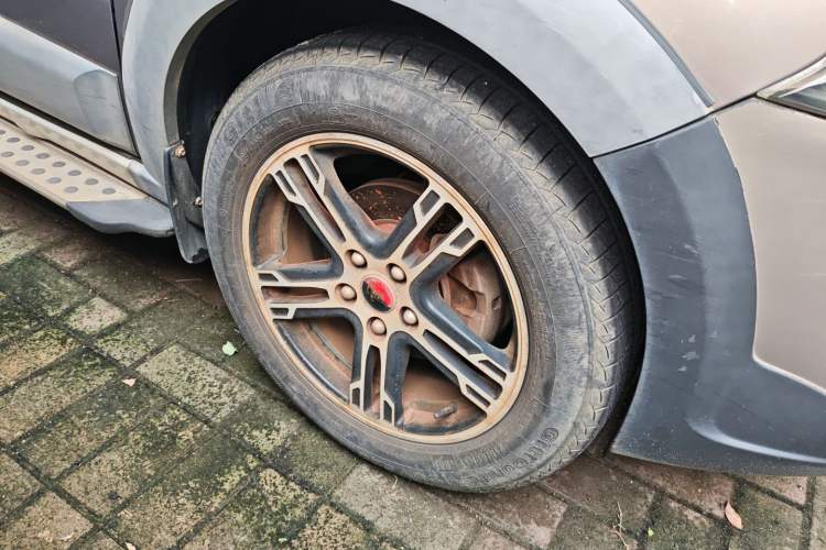 Used FORTHING Joyear SUV 2012 1.6L Comfort Model Right Front Wheel Hub