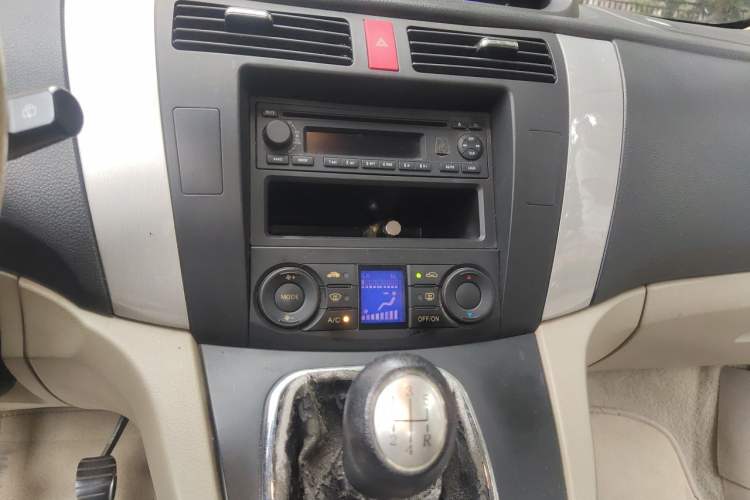 Used FORTHING Joyear SUV 2012 1.6L Luxury Model Audio And AC Panel