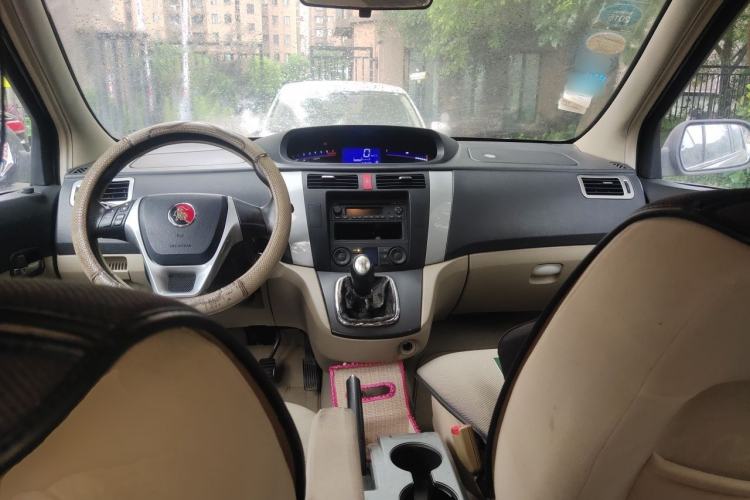 Used FORTHING Joyear SUV 2012 1.6L Luxury Model Center Console