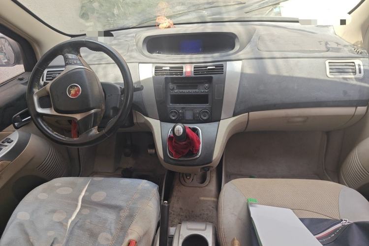 Used FORTHING Joyear SUV 2012 1.6L Deluxe Model Center Console