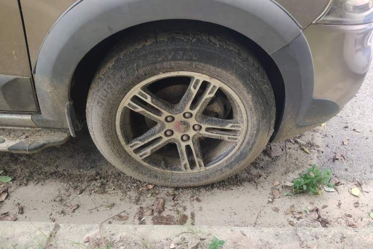 Used FORTHING Joyear SUV 2012 1.6L Luxury Model Right Front Wheel Hub