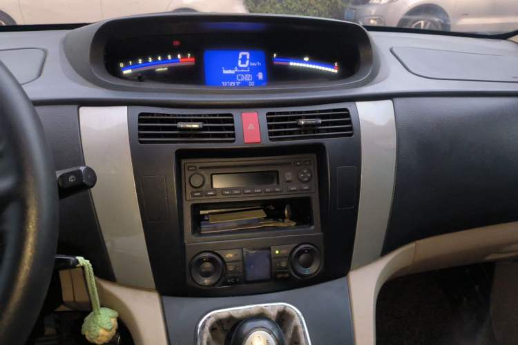 Used FORTHING Joyear SUV 2012 1.6L Luxury Model Audio And AC Panel