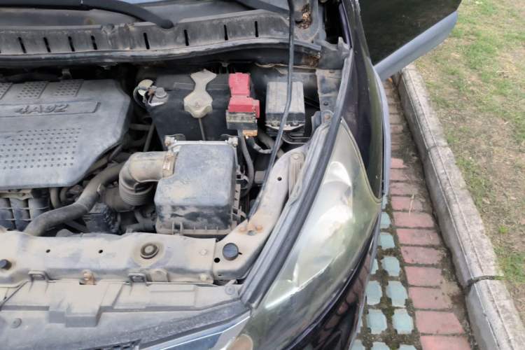 Used FORTHING Joyear SUV 2012 1.6L Luxury Model Engine Bay Left