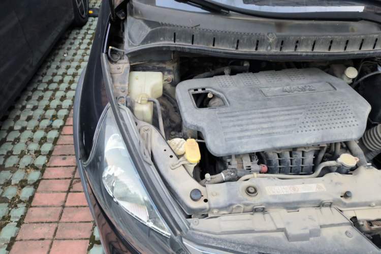 Used FORTHING Joyear SUV 2012 1.6L Luxury Model Engine Bay Right