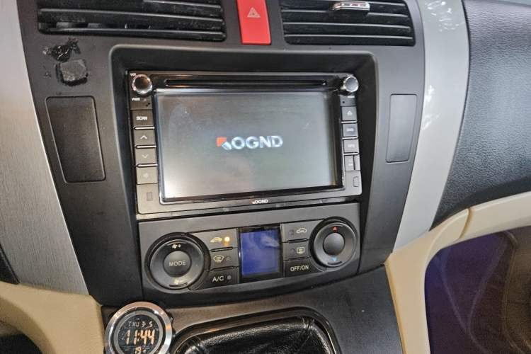 Used FORTHING Joyear SUV 2012 1.6L Luxury Model Audio And AC Panel