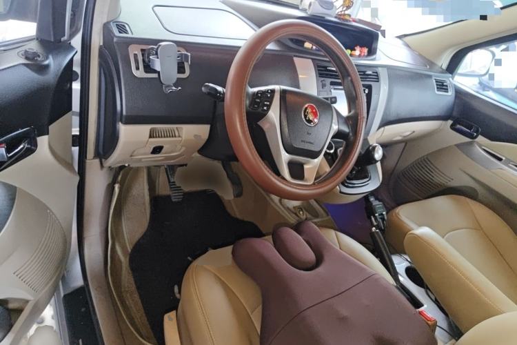 Used FORTHING Joyear SUV 2012 1.6L Luxury Model Center Console