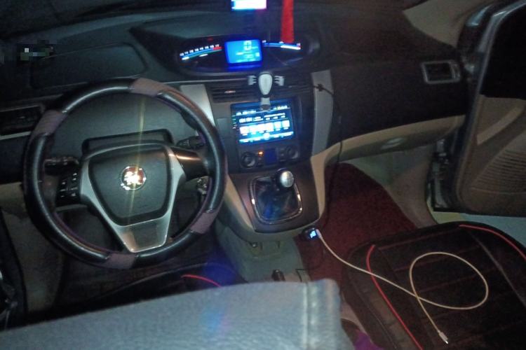 Used FORTHING Joyear SUV 2012 1.6L Luxury Model Center Console