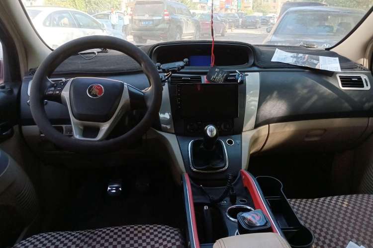 Used FORTHING Joyear SUV 2012 1.6L Luxury Model Center Console