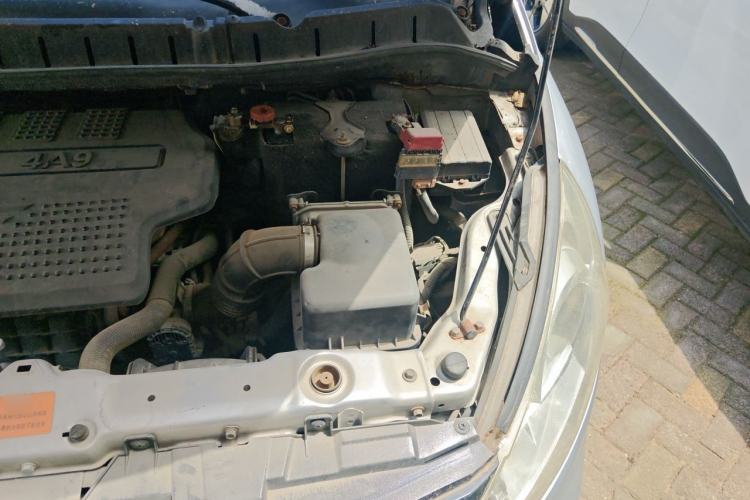 Used FORTHING Joyear SUV 2012 1.6L Luxury Model Engine Bay Left
