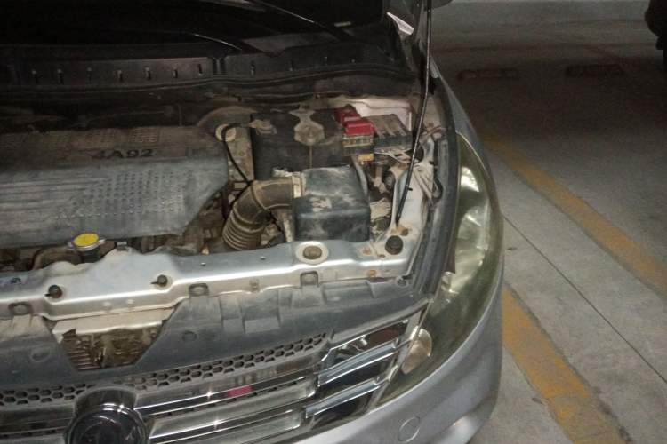 Used FORTHING Joyear SUV 2012 1.6L Luxury Model Engine Bay Left