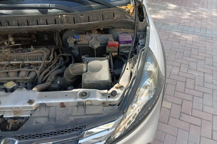 Used FORTHING Joyear SUV 2012 1.6L Luxury Model Engine Bay Left