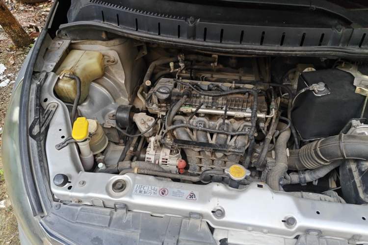 Used FORTHING Joyear SUV 2012 1.6L Luxury Model Engine Bay Right