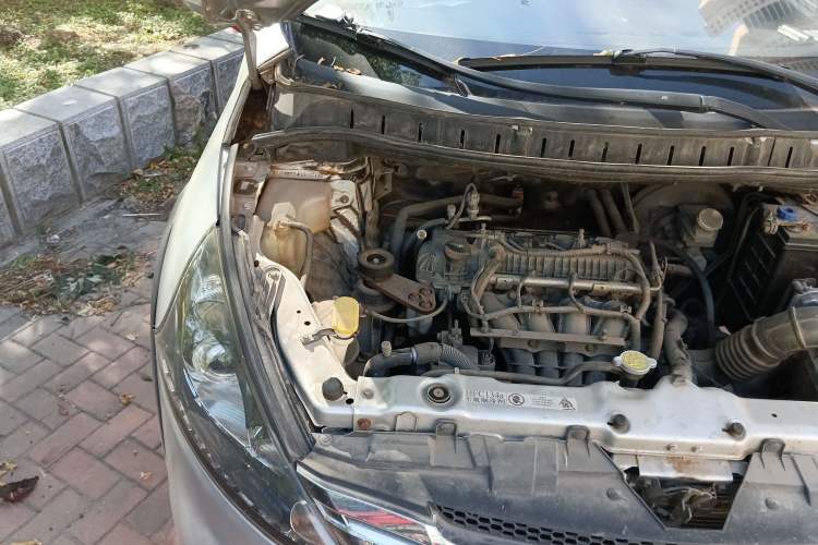 Used FORTHING Joyear SUV 2012 1.6L Luxury Model Engine Bay Right