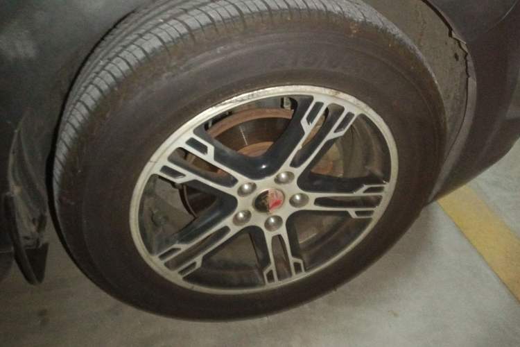 Used FORTHING Joyear SUV 2012 1.6L Luxury Model Right Front Wheel Hub