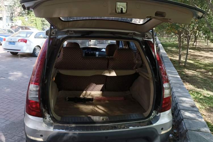 Used FORTHING Joyear SUV 2012 1.6L Luxury Model Trunk