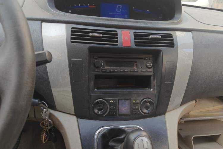 Used FORTHING Joyear SUV 2012 1.6L Luxury Model Audio And AC Panel