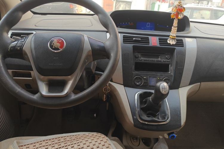 Used FORTHING Joyear SUV 2012 1.6L Luxury Model Center Console