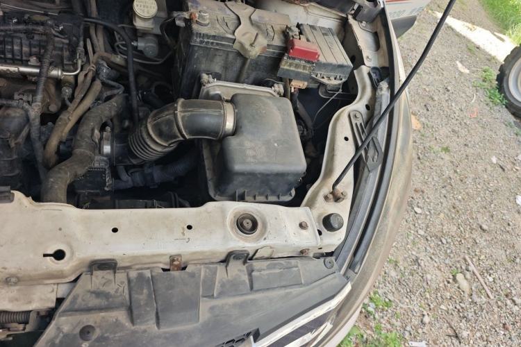 Used FORTHING Joyear SUV 2012 1.6L Luxury Model Engine Bay Left