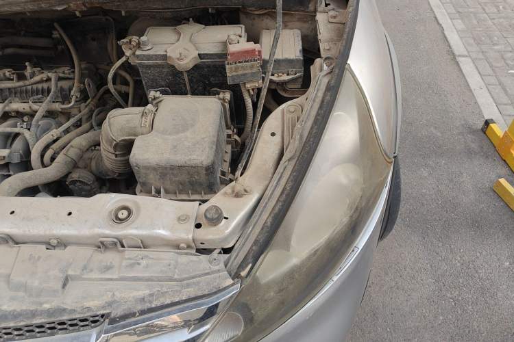 Used FORTHING Joyear SUV 2012 1.6L Luxury Model Engine Bay Left