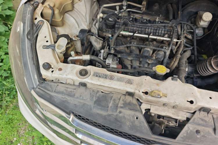 Used FORTHING Joyear SUV 2012 1.6L Luxury Model Engine Bay Right