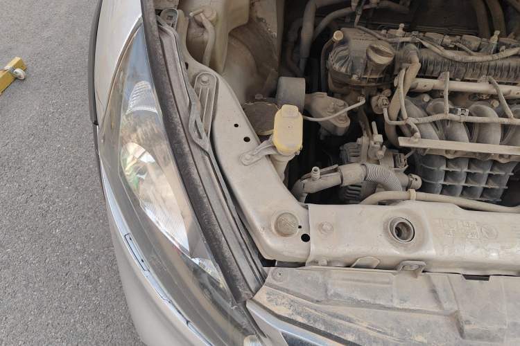 Used FORTHING Joyear SUV 2012 1.6L Luxury Model Engine Bay Right
