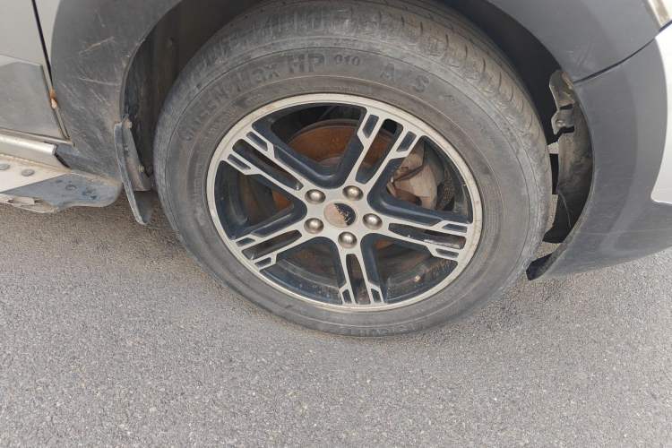 Used FORTHING Joyear SUV 2012 1.6L Luxury Model Right Front Wheel Hub