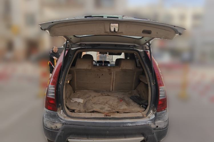 Used FORTHING Joyear SUV 2012 1.6L Luxury Model Trunk