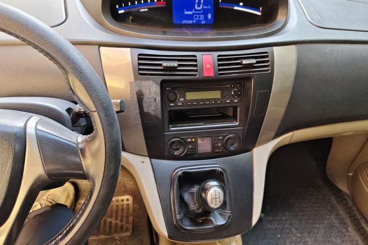 Used FORTHING Joyear SUV 2012 1.6L Deluxe Model Audio And AC Panel