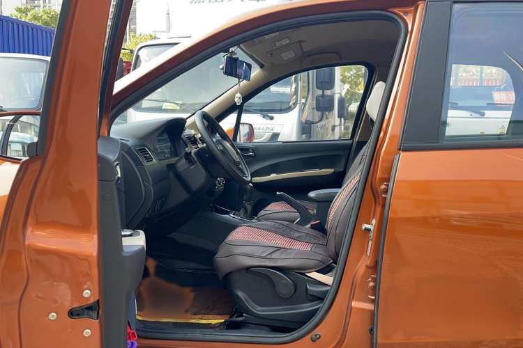 Used FORTHING Joyear X3 2015 1.5L Comfort Model Interior 3