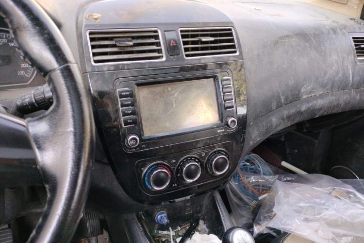 Used FORTHING Joyear X3 2015 1.5L Luxury Model Audio And AC Panel