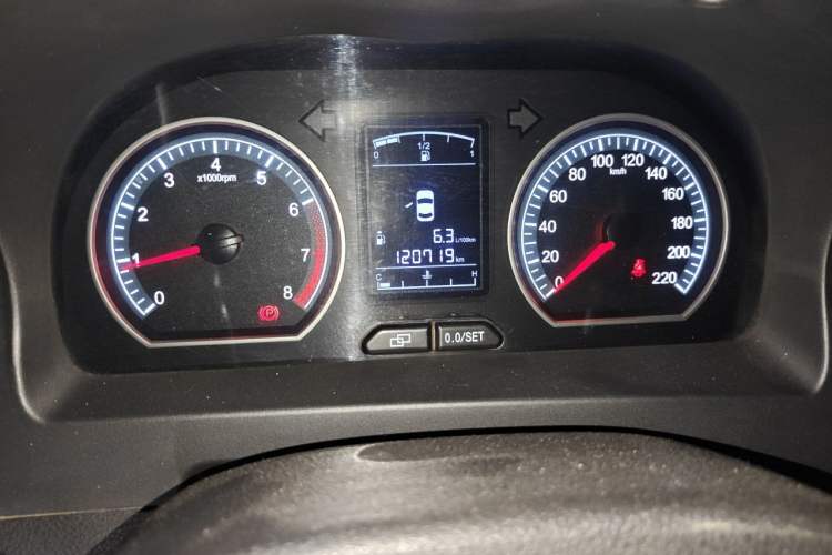 Used FORTHING Joyear X3 2015 1.5L Comfort Model Odometer Close Up