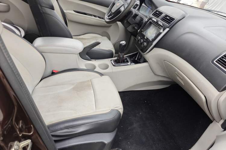 Used FORTHING Joyear X3 2016 1.5L Comfort Model Interior 4