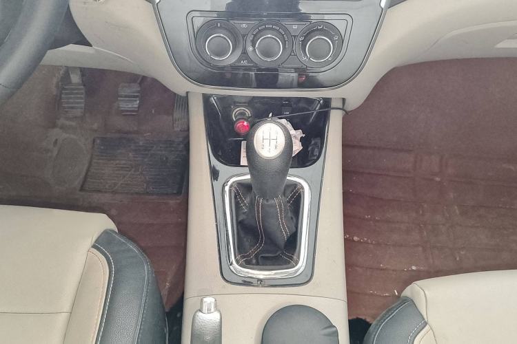Used FORTHING Joyear X3 2016 1.5L Luxury Model Interior 4