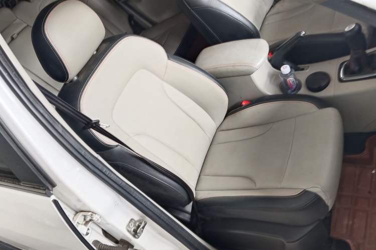 Used FORTHING Joyear X3 2016 1.5L Luxury Model Interior 8