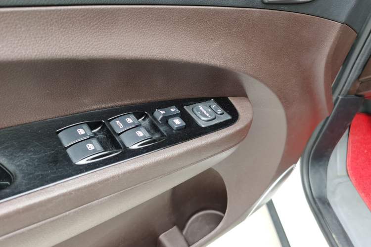 Used FORTHING Joyear X3 2017 1.5L Manual Luxury Model Interior 4