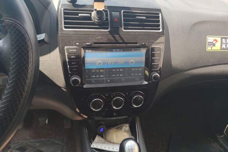 Used FORTHING Joyear X5 2013 1.6L Manual Luxury Model China IV Standard Audio And AC Panel