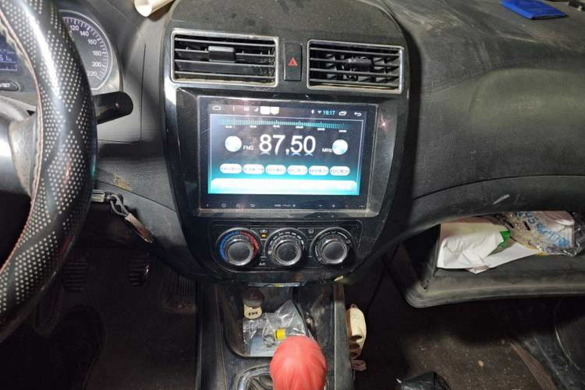 Used FORTHING Joyear X5 2013 1.6L Manual Luxury Model China IV Standard Audio And AC Panel
