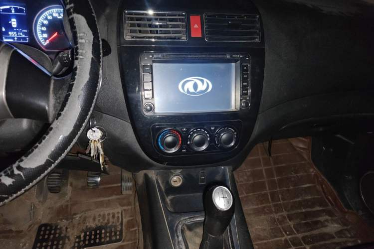 Used FORTHING Joyear X5 2013 1.6L Manual Luxury Model China V Standard Audio And AC Panel